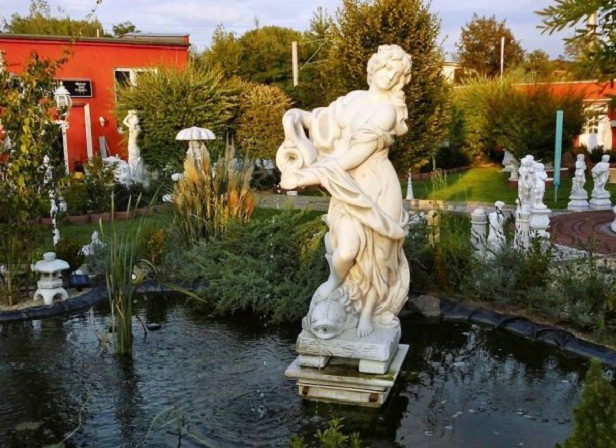 Gartenfigur, "Frau mit Fisch und Krug" Höhe: 140 cm, Teichfigur, Statue, Steinfigur, Park & Gartendekoration