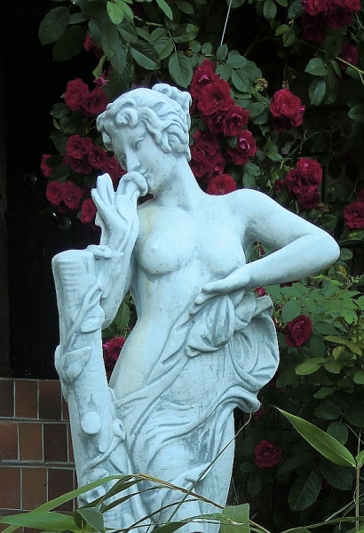 Gartenfigur, Steinfigur "Kuss der Rose" Höhe: 119 cm, Park & Gartendekoration, Steinguss, Statue