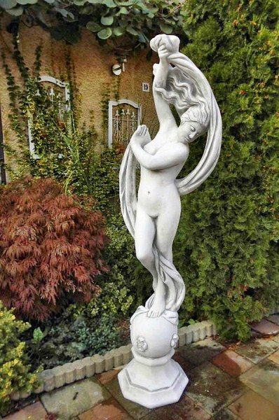 Gartenfigur, Statue "Tänzerin auf der Kugel" Höhe: 169 cm, Steinfigur, Steinguss, Park & Gartendekoration, Skulp