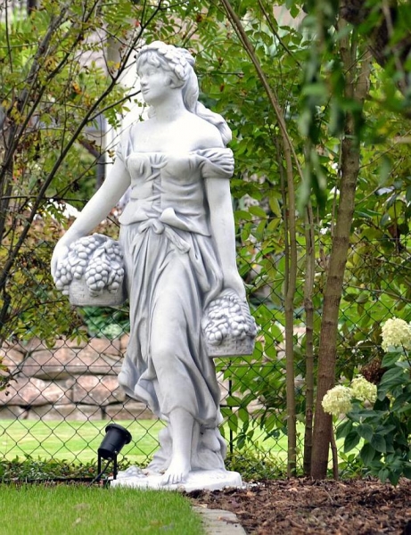 Gartenfigur, Steinfigur, Weinleserin "reiche Weinlese" 154 cm hoch, Park & Gartendekoration, Statue, Steinfigur, S