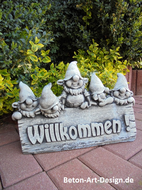Gartenfigur, Wichtel, Willkommen, Gartenzwerge 5 lustige Zwerge mit Willkommen Schild, 43cm lang, Park & Gartendekoration
