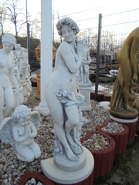 Gartenfigur, Statue, "Frau mit Blumenranke" 119 cm, Park & Gartendekoration, Steinguss, Steinfigur