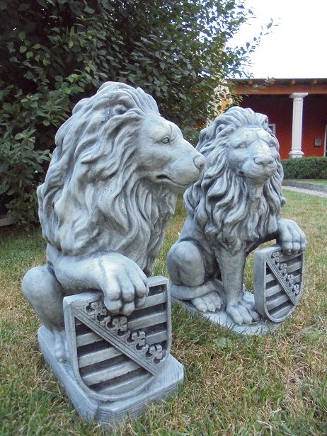 Gartenfiguren, Löwenpaar mit Wappen, je 53 cm Park & Gartendekoration, Steinfiguren, Skulpturen, Sachsenwappen