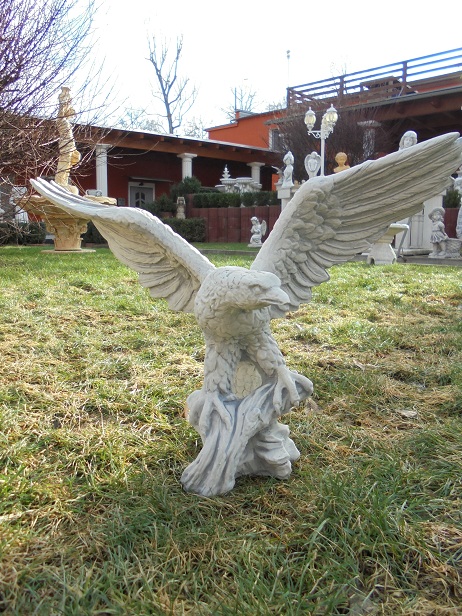 Adler auf Stamm, Steinfigur, Gartenfigur, Steinguss, Park & Gartendekoration