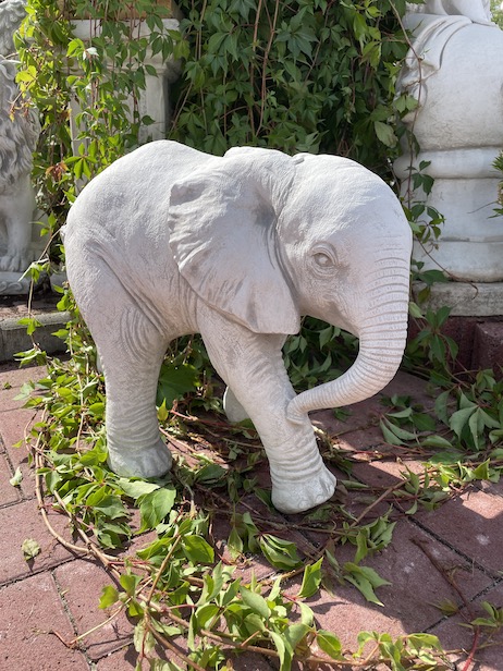 kleiner Elefant, Tierfigur, Tiermotiv, Gartenfigur, Gartendekoration & Parkdekoration