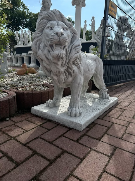 Löwe stehend XL, Löwenfigur
