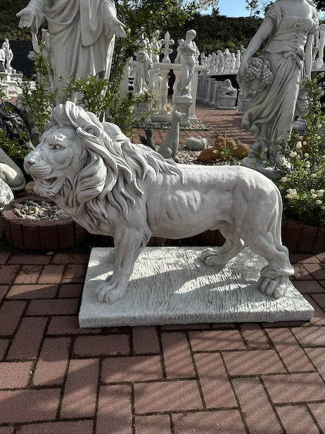 Löwe stehend XL, Löwenfigur
