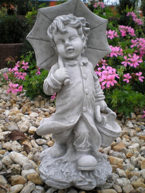 stone figure "with Christian umbrella" Höhe: 39 cm