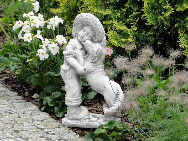 Gartenfigur, Steinfigur, Park & Gartendekoration "Begrüßung mit Hund" Höhe: 63 cm, Skulptur, Steinguss