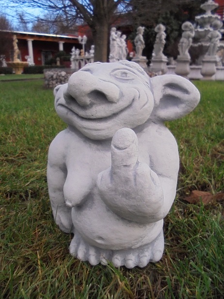 lustige Gartenfigur Troll "Frau Stinkefinger" Steinfigur, Park & Gartendekoration, Skulptur, Wichtel, Steinguss