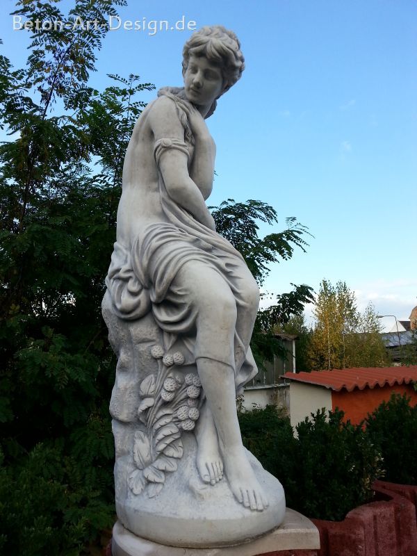 beautiful garden figure "Woman Sitting" 131 cm tall