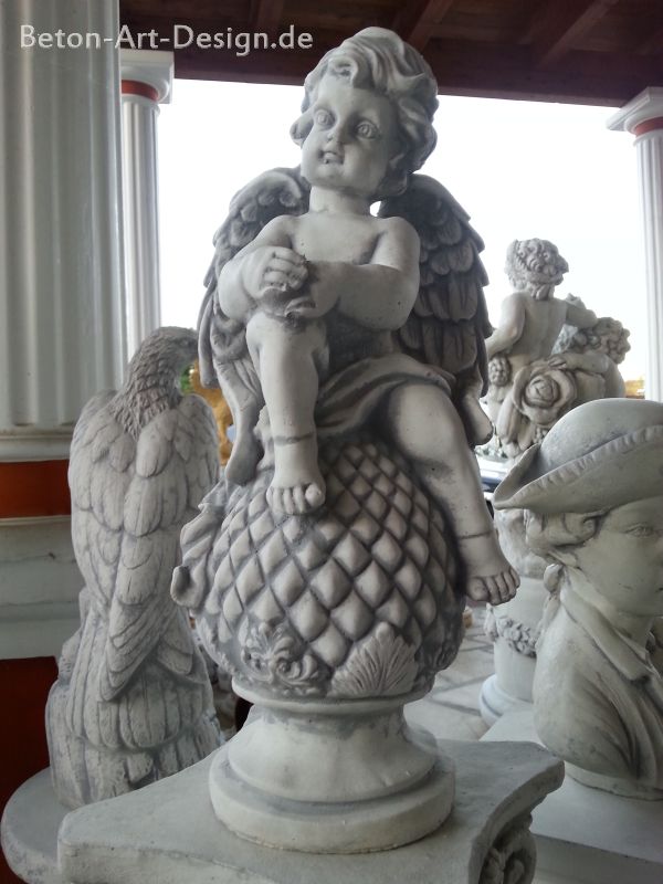 Steinfigur "Engel auf Pinienzapfen" Gartenfigur, Skulptur, Park & Gartendekoration, Steinguss