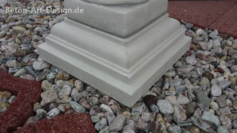 Socket for Gartenfigur / stone figure 14 cm high