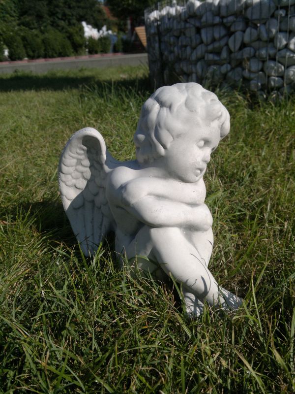 Gartenfigur, süßer Engel "sitzend" Höhe 20 cm, Gartendekoration, Steinfigur, Skulptur, Steinguss