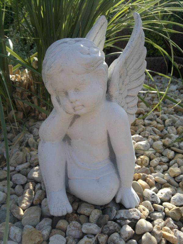 Gartenfigur, "Engel mit spitzen Flügeln" 31,5 cm hoch, Park & Gartendekoration, Steinfigur, Steinguss, Skulptur