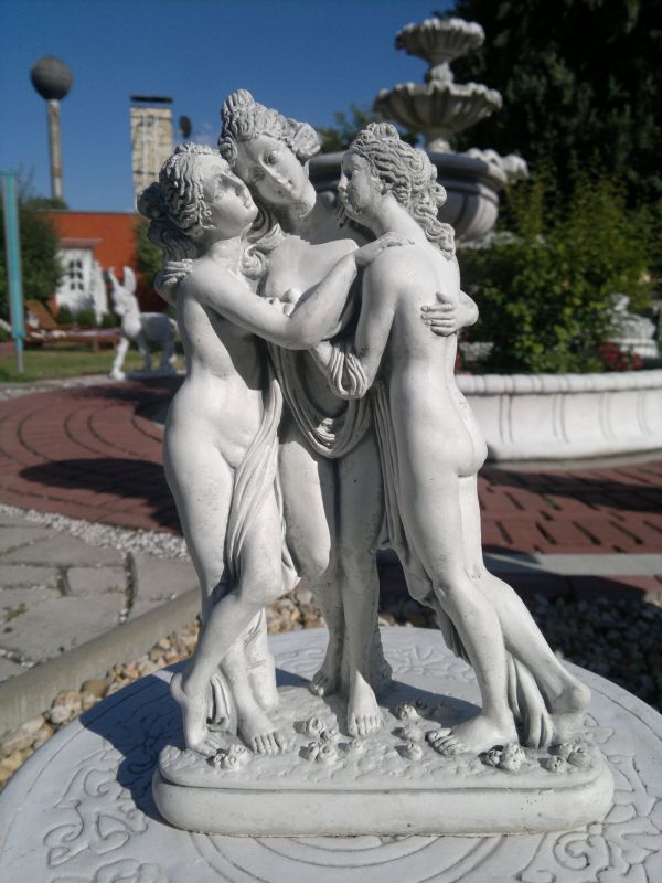 Skulptur "Die drei Grazien II" 27,5 cm hoch, Steinfigur, Park & Gartendekoration, Steinguss