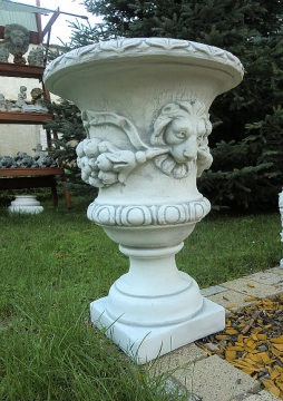 beautiful vase / Amphora with lion head design