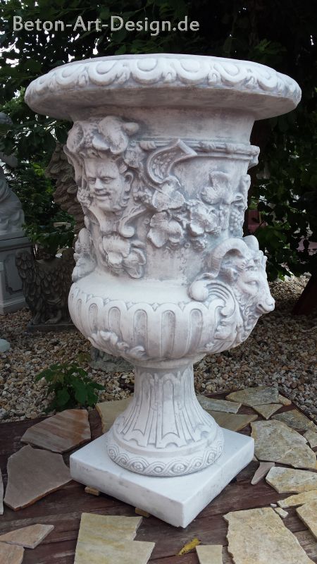 beautiful large ornate vase 390 Kg - eye-catcher!
