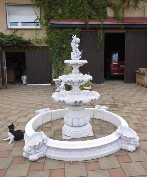 Kaskadenbrunnen mit großen Becken und Muscheldeko, Steinbrunnen, Springbrunnen, Park & Gartendekoration