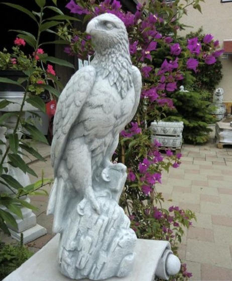 Der Adler auf dem Felsen Gartenfigur Steinguss frostfest