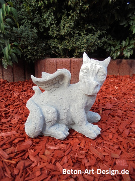 cute dragon from white concrete - Height: 23.5 cm