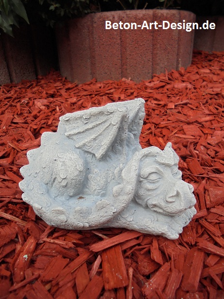 delightful little mini dragon - white concrete