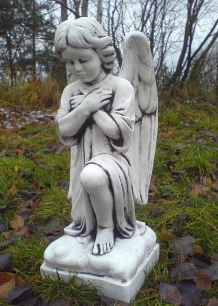 Stone sculpture "Angel kneeling" 53 cm grave angels