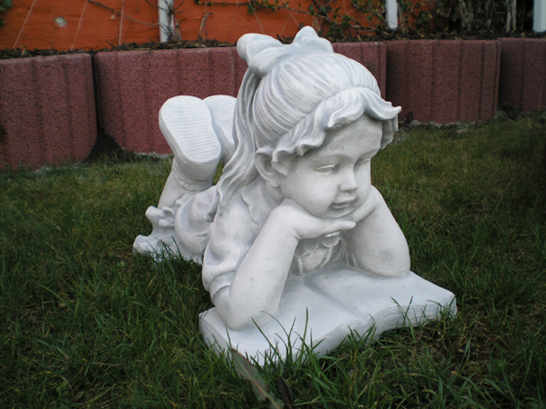 Gartenfigur, Steinfigur "Mädchen mit Buch" Park & Gartendekoration, Skulptur, Steinguss