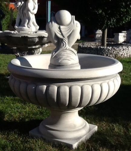 Steinbrunnen, Gartenbrunnen, Brunnen mit Figur / Delphine auf Kugel, Park & Gartendekoration, Steinguss, Springbrunnen
