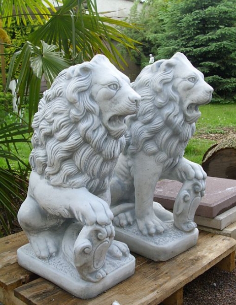White stone figures of lions concrete - gray patina delivery by