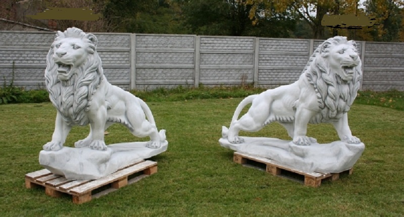 2 huge lion statues, each 1200 kg ! Gigantic!