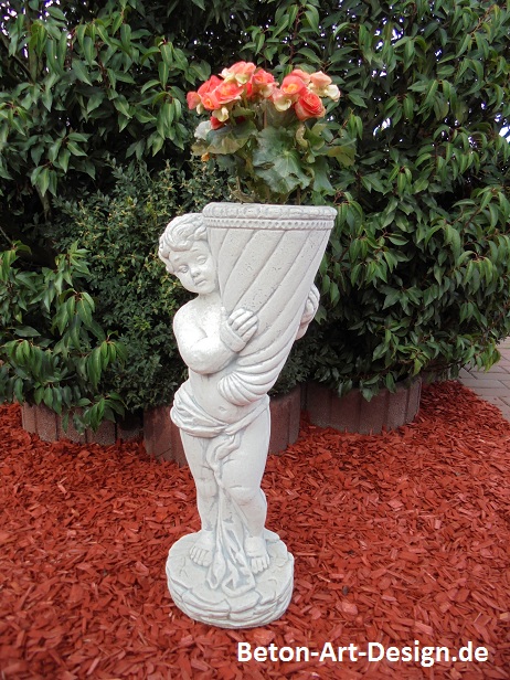 garden figure "Boy with horn" to replant