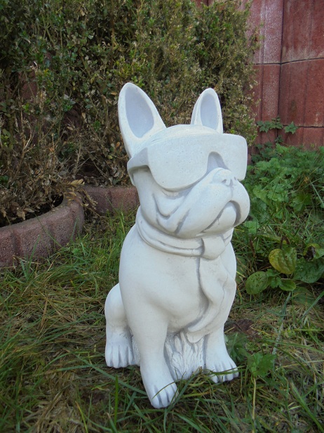 Bulldogge mit Brille, Hund, Steinguss, Skulptur, Gartenfigur