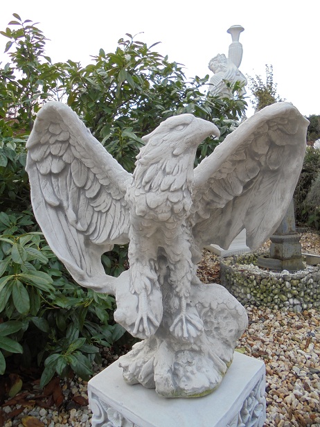 Statue Adler Steinfigur H.60 cm Steinguss Vögel Skulptur Gartendeko Gartenfigur